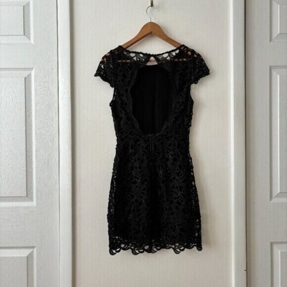 Alice + Olivia Clover Lace Open Back Dress - Picture 8 of 10